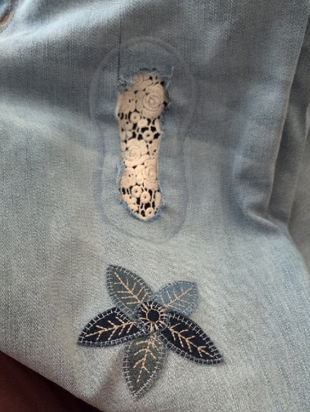 Coldwater Creek Light Blue Embroidered Lace-Hem Women’s Crop Jeans Size 10P - Picture 5 of 10